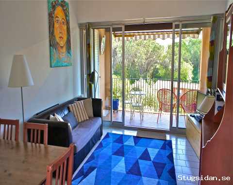 Unter der Sonne- Kunstwohnung mit Pool, Park & 200m vom Strand entfernt.