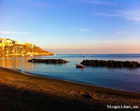 Mellan himmel och hav - Vackra hus med terrass med utsikt över havet