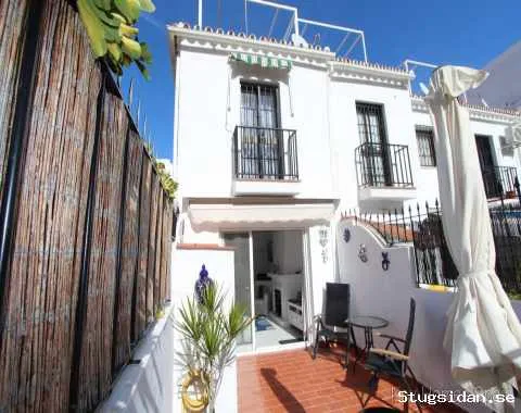 Strandnära radhus i Nerja med takterrass