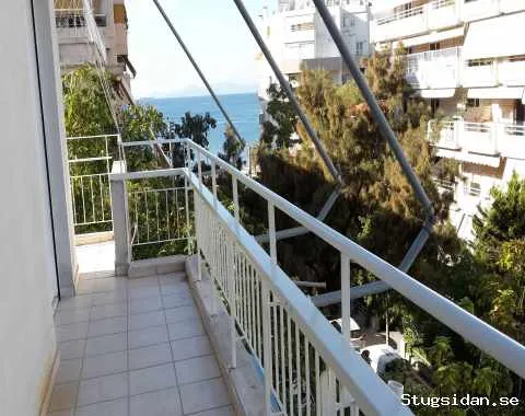 Havsutsikt och strand i Palaio Faliro, Aten, 5 km från Akropolis