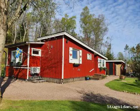 Fräsch stuga vid badsjö