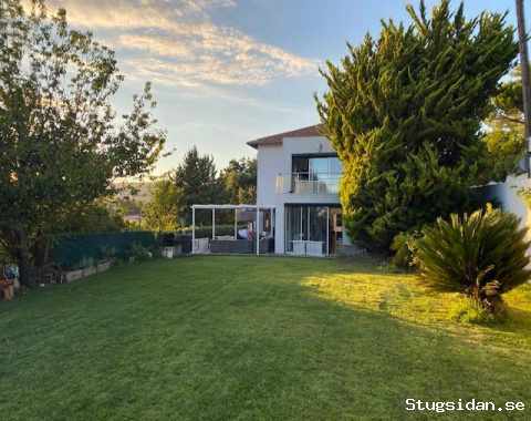 Amazing Modern villa in the hills of Nice for 8 persons