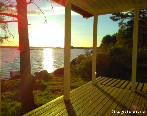 Romantisk stuga vid sjön för 2 med KANOT, BASTU, ELDPLATS