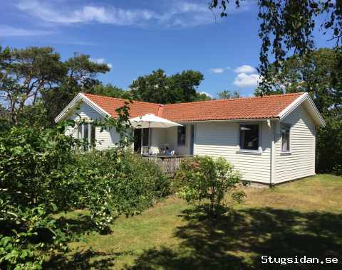 Vid havet i Gamla Köpstad, söder om Varberg
