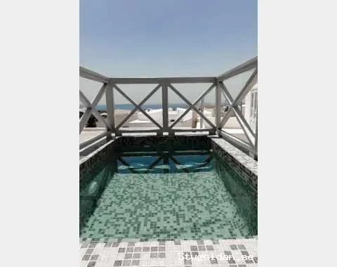 Io' (Iώ): APARTMENT WITH VERANDA AND PANORAMIC VIEW, Kastelli,Emporio, Santorini