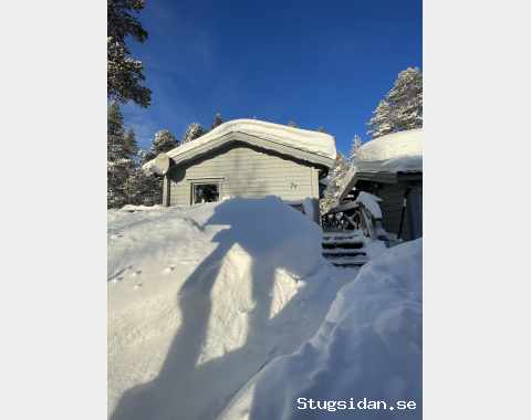Mysig, fräsch timrad fjällstuga med bastu & kamin