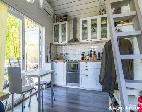 Liten stuga med AC o Spabad på Aspö