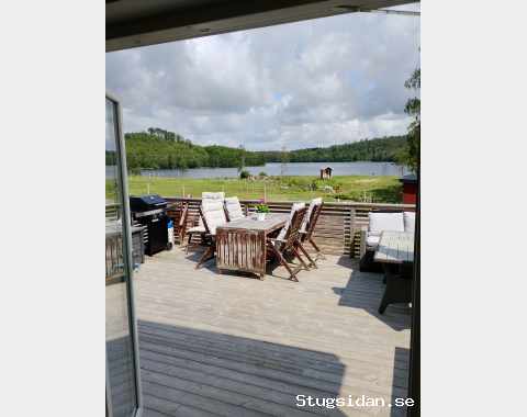 Mysig stuga med sjöutsikt
