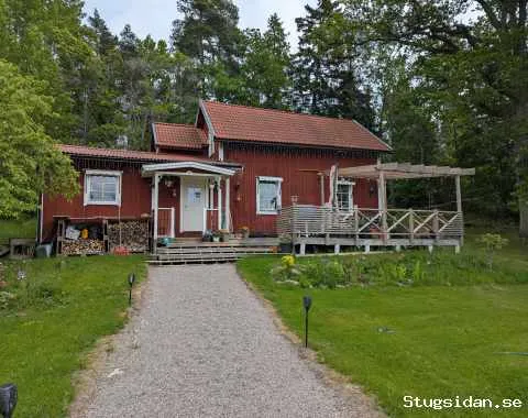 Hus i idyllisk lantlig miljö nära Knivsta uthyres.