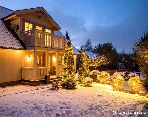 Villa vid sjön med bastu och julstämning