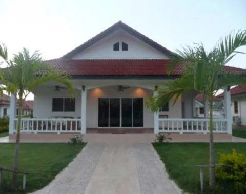 Nya villa i barnvänligt område utanför Hua Hin