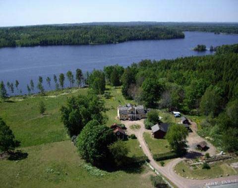 Genuint småländskt boende vid sjö