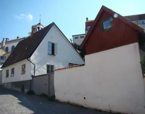 Bo innanför murarna i Visby
