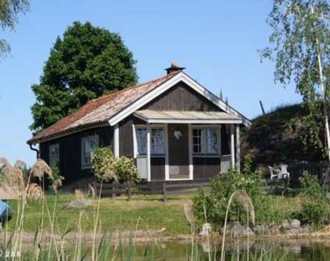 Sjönära stuga Tolfta Gård