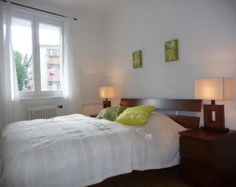 Ljus lägenhet med balkong uthyres i Berlin