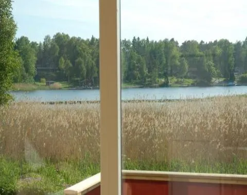 30 meter från havet. Båt med motor + kanot.