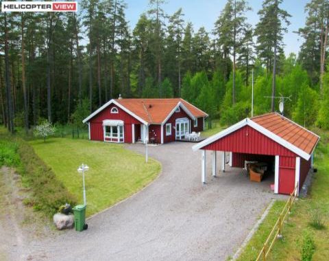 Sandstrand, brygga samt skärgård