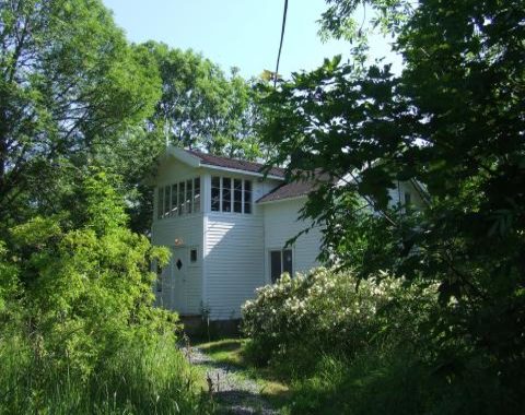 Charmigt hus med öppenspis i Grisslehamn