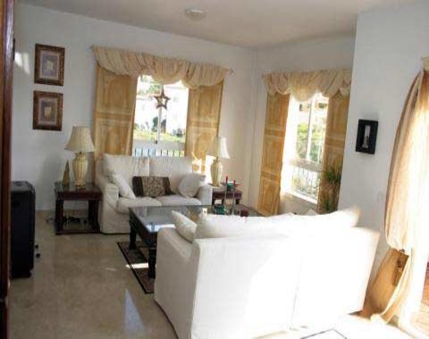 Fräscht radhus med sjøutsikt