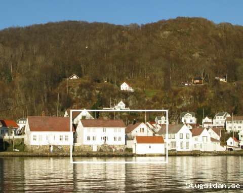 Sørlandshytte ved havet i Rasvåg med båt inkludert. 4 separate soverum.