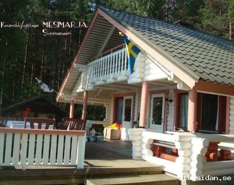 Solig, mysig strandstuga med egen bastu och båt