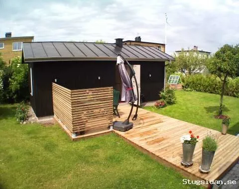 Fin stuga i ett lugnt villaområde