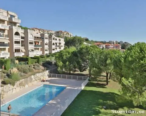 Nyrenoverad modern lägenhet i lugnt område nära centrum