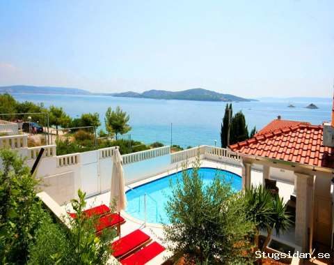 Alleinstehendes Ferienhaus mit Pool mit schönem Meerblick
