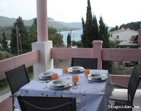 House with three apartments, 24 best grades of guests,  50m from the beach!