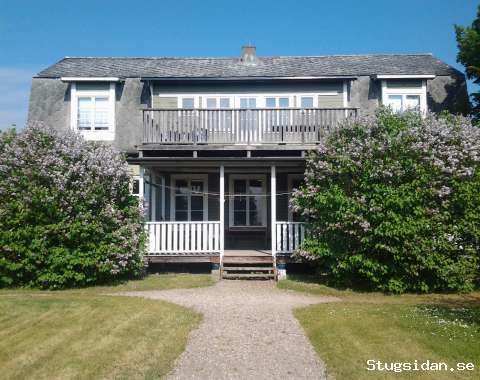 Lugnt läge nära havet, natursköna omgivningar och golfbana