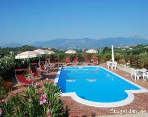 Farm holiday -agriturismo-gàrd "Fattoria colle luca"