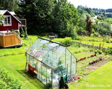 Charmigt hus vid Göta kanal - allt ingår!