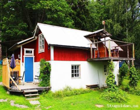 Charmigt hus vid Göta kanal - allt ingår!