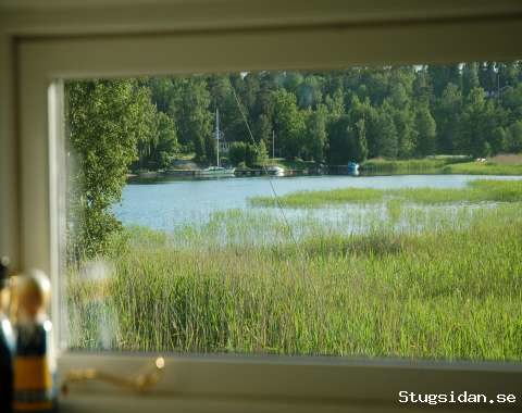 25 meter från havsvik. Roddbåt med elmotor.