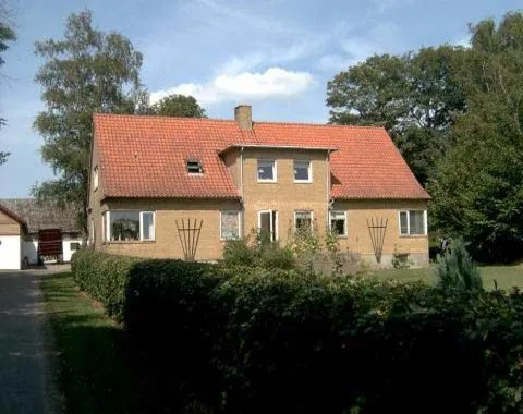 3 dobbetværelser og 2 campinghytter