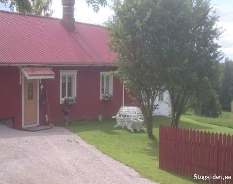 Stuga i lung, lantlig idyll med utsikt över Siljan