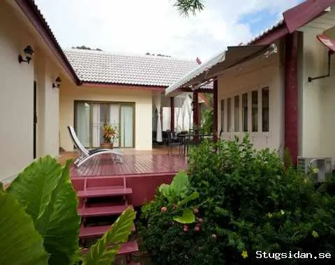 Strandnära hus vid svenska skolorna Koh Lanta