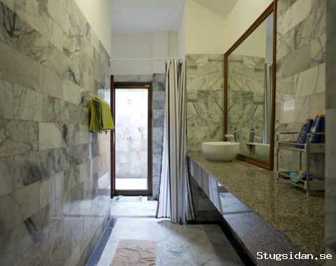 Strandnära hus vid svenska skolorna Koh Lanta