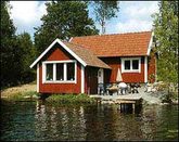 Stuga i Småland vid sjö med egen brygga och bastu