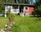 Childfriendly secluded cottage in forest near a lake