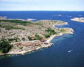 Stugby vid havet, Hunnebostrand/Smgen. Barnvnlig sandstrand