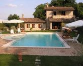 I CASI-country house in Todi