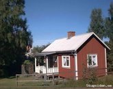 Little cottage with fantastic location at lake Vnern in Sweden