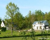 Rymlig lägenhet på kustnära hästgård på norra Gotland