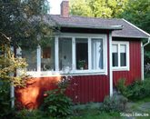 Gemtliches rotes Ferienhaus, nahe Badestelle auf der Insel Sturk